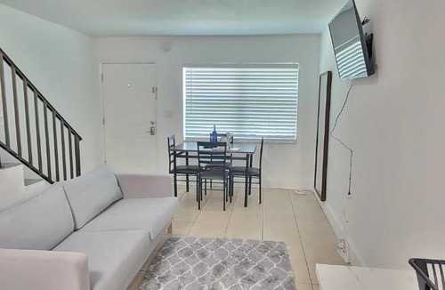 Lake Ridge Apartment | TownHome 76
