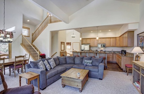Peak 8 House | ⭐️ Townhome On Bus Route, NordicTrails HeatedGarage, Close to Slopes EV Charger