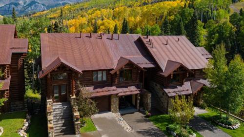 Mountain Village House | Townhome on the Creek 135 by AvantStay