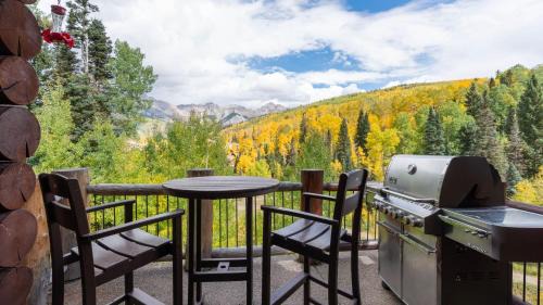 Mountain Village House | Townhome on the Creek 135 by AvantStay