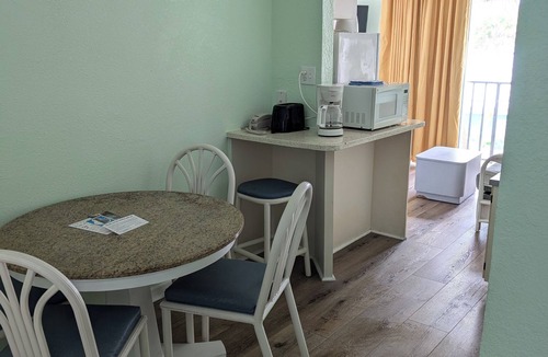 Ormond-by-the-Sea Apartment | Traders Inn Beach Club