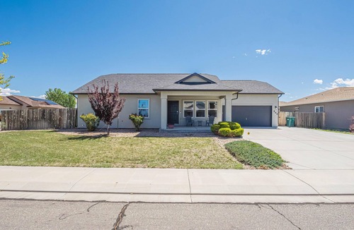 Fruita House | Trailhead Jewel: Fenced Yard, Walk to Downtown!