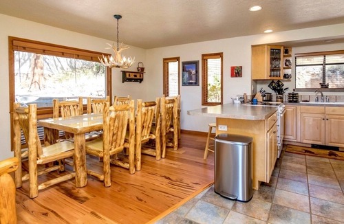 Windcliff Estates House | Tranquil Luxury Vacation At Windcliff 3 Bedroom Home by RedAwning