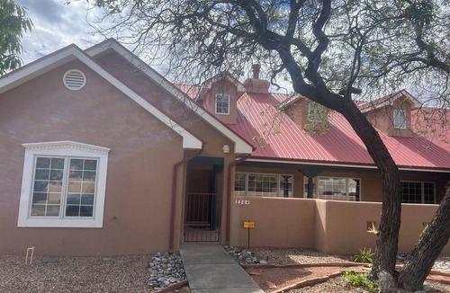 Rio Grande Blvd House | Tranquil North Valley Retreat
