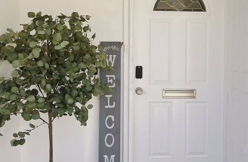 Midway City House | Tranquil Retreat in Little Saigon. 15’ from DISNEYLAND