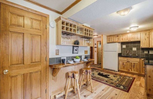 Estes Park House | Tranquil Stream Cabin; quaint Estes Park cabin!