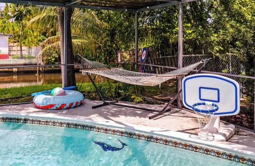 Fort Lauderdale House | Tranquil Waterfront Enclosed pool Kayaks