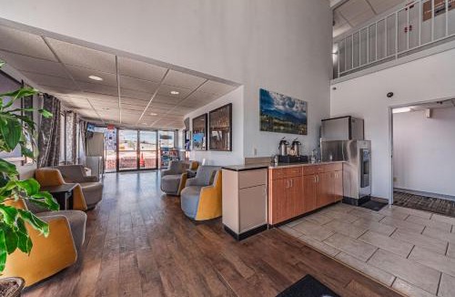 Cimarron Hills Hotel | Travelodge by Wyndham Colorado Springs Airport - Peterson SFB