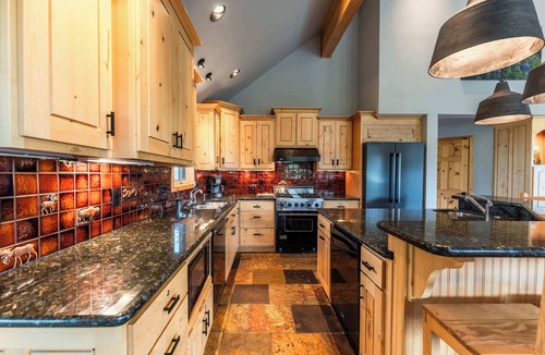 Mount Crested Butte House | Treasury House, hot tub, sauna, pet ok, walk to the slopes!