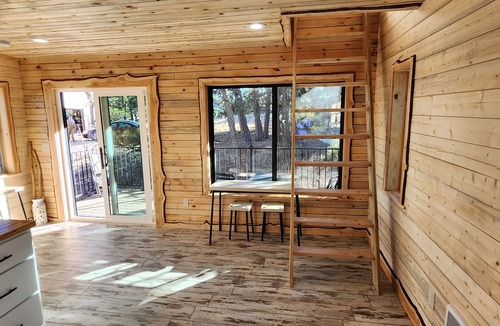 Peyton Cabin | Tree House 1-bedroom cabin in Peyton with WiFi access