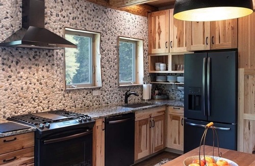 Breckenridge House | Treehouse Lodge-Featured in Thrillist Magazine and on Fox "American Dream Home"