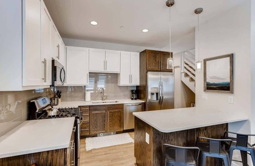 Georgetown Condo | Trekker Townhome | Mountain Charm | New Floors!