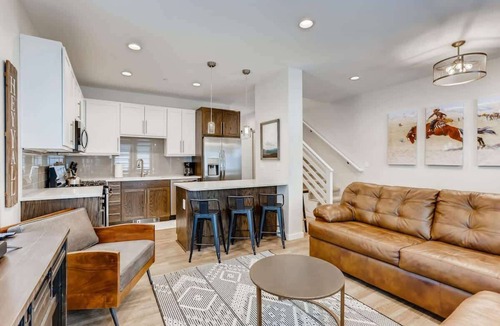 Georgetown Condo | Trekker Townhome | Mountain Charm | New Floors!