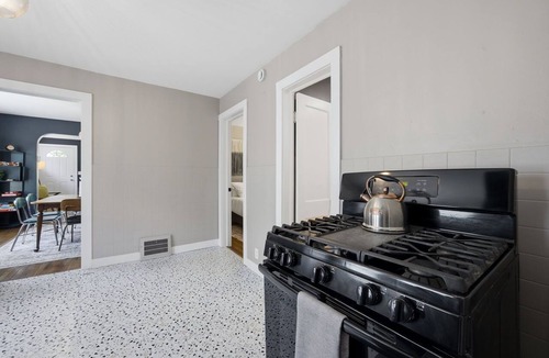 Tremont Apartment | Tremont 3BR - Walk to Dining - Near Downtown