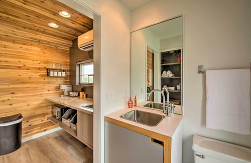 Spencerville Apartment | Trendy New Haven Studio: 10 Mi to Fort Wayne!