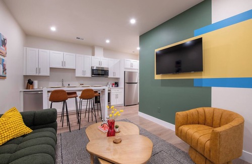 Berkeley Apartment | Trendy Tennyson Flat