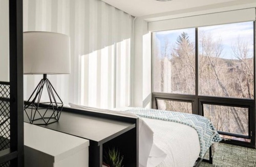 Silverthorne Hotel | Trendy Urban Escape – Boutique Hotel Feel with Walkable Access to Hotspots
