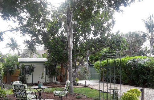 Parrot Cove House | Tropical Waters Bungalow
