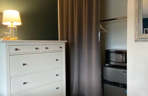 Mount Crested Butte Apartment | True ski-in/out! Renovated, pet-friendly master suite