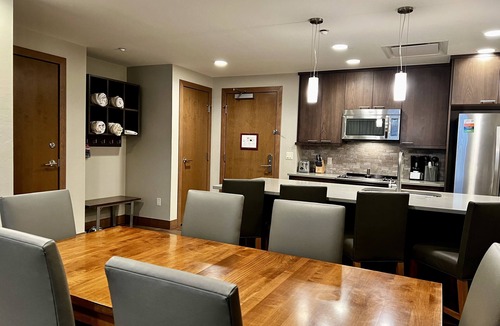 Peak 8 Resort | True Ski-in/Ski-out - 2BR, sleeps 8, ONLY Dec 27, 2025 to Jan 3, 2026