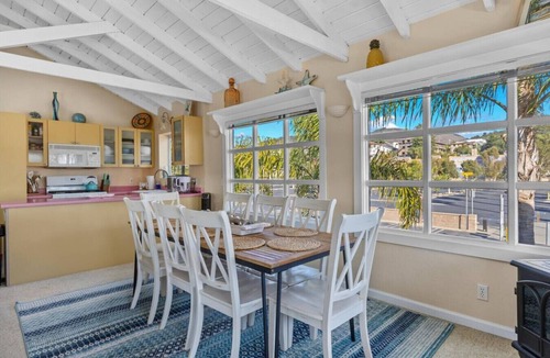 Avila Beach House | `Turquoise Tiki Avila Beach` 3 bd/2 bath, sleeps 8