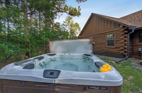 Woodmoor Cabin | Twiggy Pines Magical Modern Cabin Get-Away