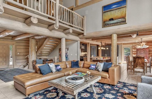 Dunkin Hill House | Twin Eagles Lodge
