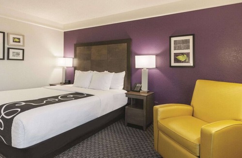 Grand Junction Hotel | Two 1BR Ste w/King Bed & Pool VW, N/S at La Quinta Inn by Wyndham Grand Junction
