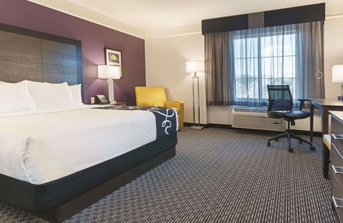 Grand Junction Hotel | Two 1BR Ste w/King Bed & Pool VW, N/S at La Quinta Inn by Wyndham Grand Junction