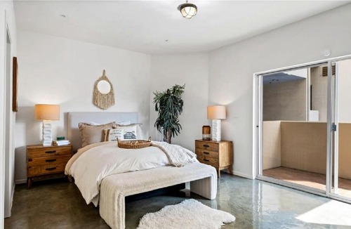 Venice Apartment | Two Bedroom Coastal Retreat with Modern Interiors