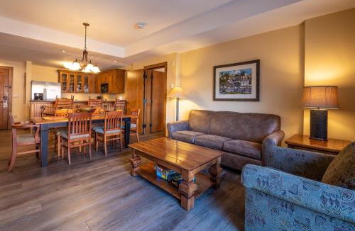 Mount Crested Butte Apartment | Two Bedroom Condo with a Balcony in Mountaineer Square condo