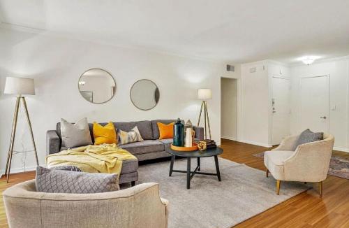 Tri-West Apartment | Two Bedroom Residence with Pool and Spa Access