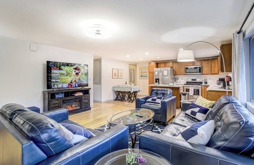 Central Colorado Springs House | Two Homes w/2 Hot Tubs + Game Room! Sleeps 10!