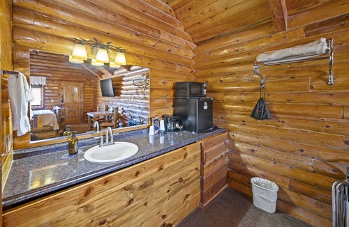 Tropic Cabin | Two Queen Cabin at Bryce Canyon Log Cabins