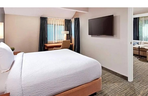 Tree Section Apartment | Two-Story Loft - Sleeps 6 - No Cleaning Fee suite 2