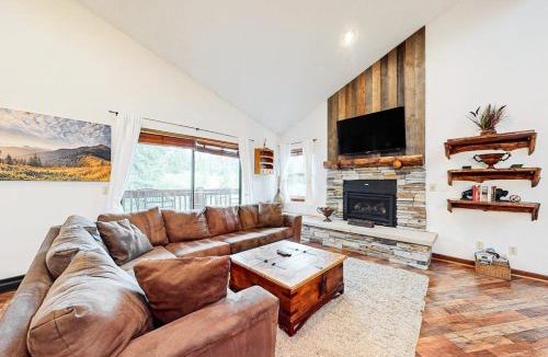 Four O'Clock Apartment | Tyra Summit A3C