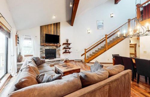 Four O'Clock Apartment | Tyra Summit A3C