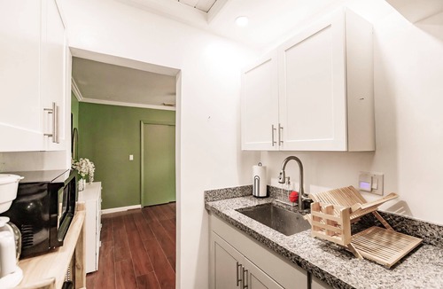 Downtown Hollywood Apartment | Uhost AI | Hollywood Garden 1BR Family Spot