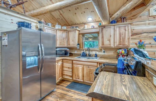 Blanco House | Ultimate Riverfront Retreat! Blanco Family Cabin