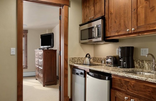 Peak 9 Hotel | Ultimate stay at Grand Timber Lodge, Breckenridge's Best Ski-In, Ski-Out Resort!