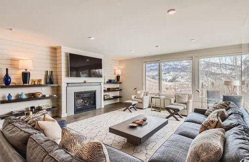 Silverthorne House | Ultra Luxury Retreat - Private Hot Tub, Firepits