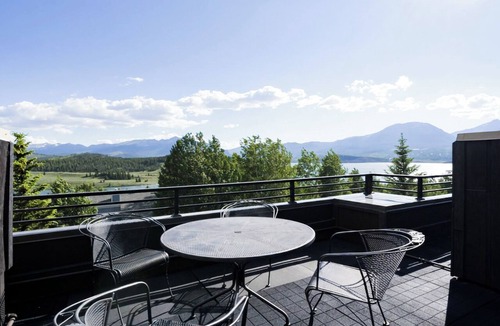 Corinthian Hills House | Uncover your Zen moments with the panoramic views from a rooftop deck!