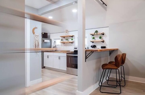 Detroit - Shoreway House | Unique BOHO Ohio City Loft Apt