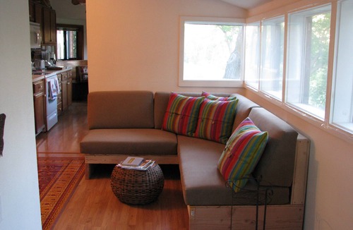 Paonia House | Unique country house with views of the mountains