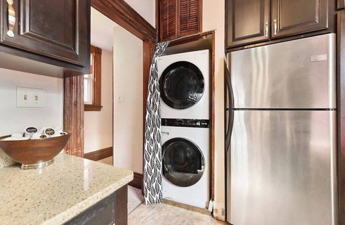 Pittsburgh House | Unique- Spacious- Highland Park-2 king- Quiet - BBQ- Free Street Parking
