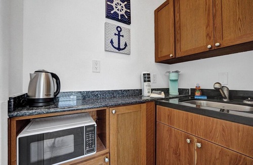 North Beach Apartment | UNIT #10 Waves on Desoto Studio with Pool