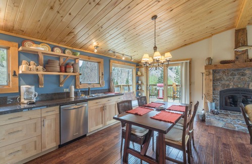 Creede House | Unmatched Panoramic Mountain Views | Pet Friendly | Walk to Downtown Creede