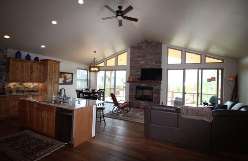 Ridgway House | Unobstructed views of Sneffels Range & minutes to town. nSleeps 10 maximum
