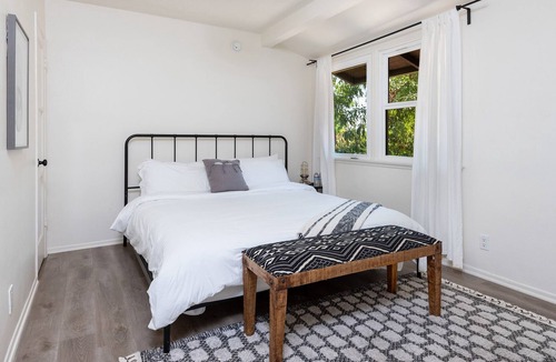 Tri-West Apartment | Unwind and Indulge: Luxury Getaway w/ Jacuzzi