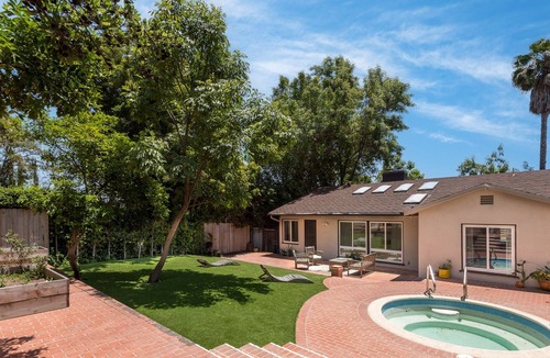 Tri-West Apartment | Unwind and Indulge: Luxury Getaway w/ Jacuzzi